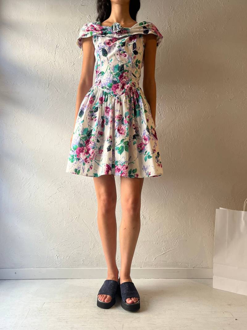 90Er Jahre "Byer Too' Weißes Blumen Print Mini Kleid/Small von TheWildHoneyShop