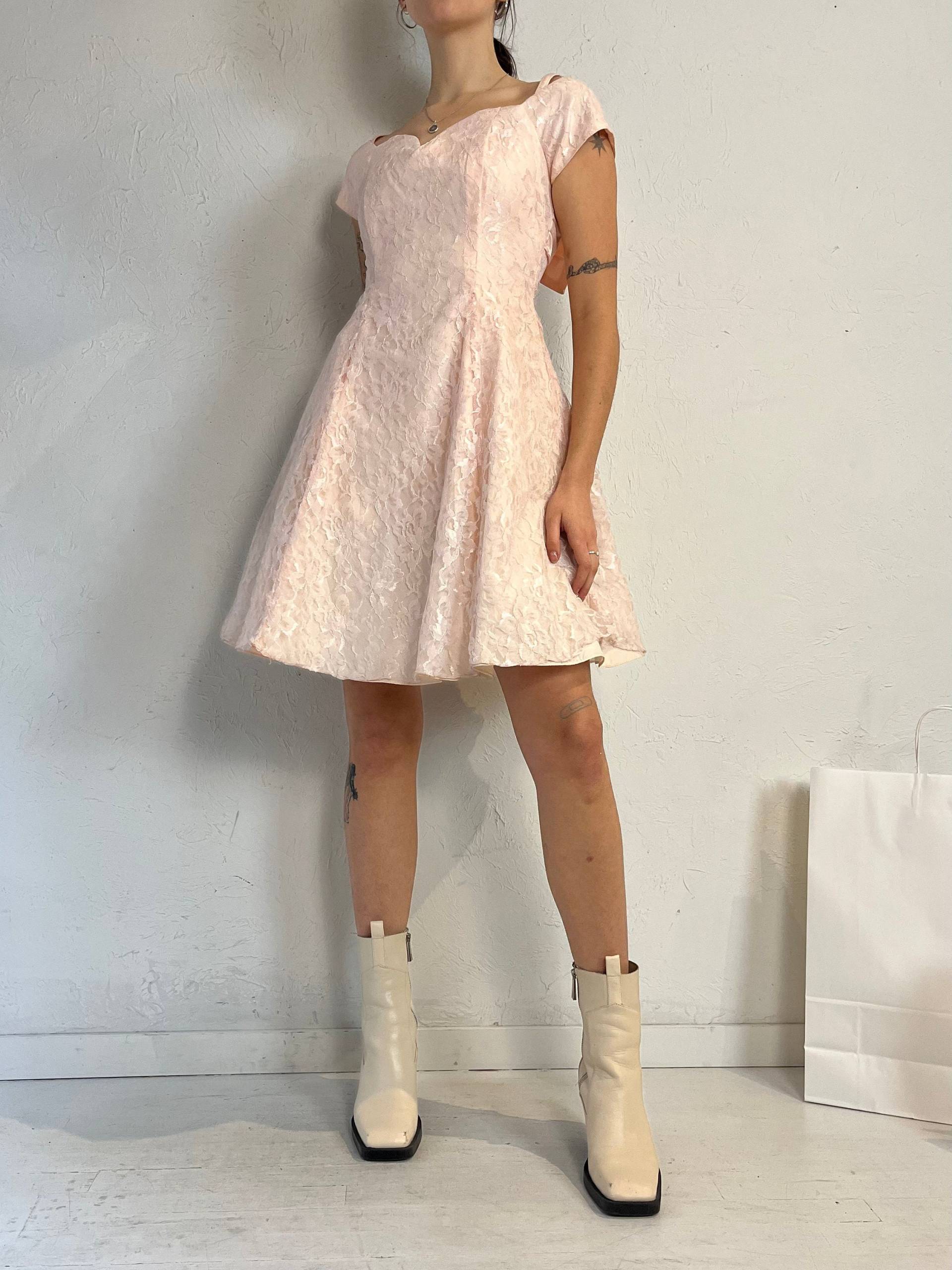90Er "steppin Out' Rosa Spitze Mini Kleid/Small 90Er "steppin Out' Rosa Spitze Mini Kleid/Small von TheWildHoneyShop