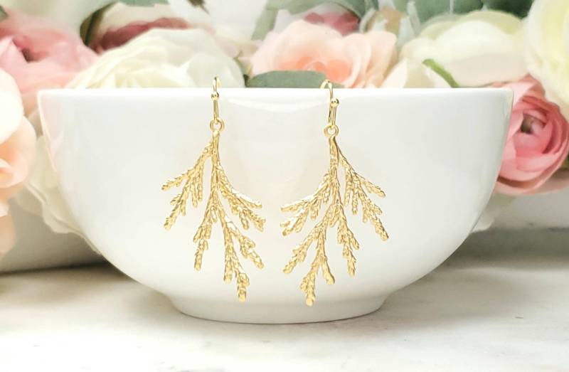 Cypress Zweig Ohrringe in Gold von TheWildPoppyjewelco