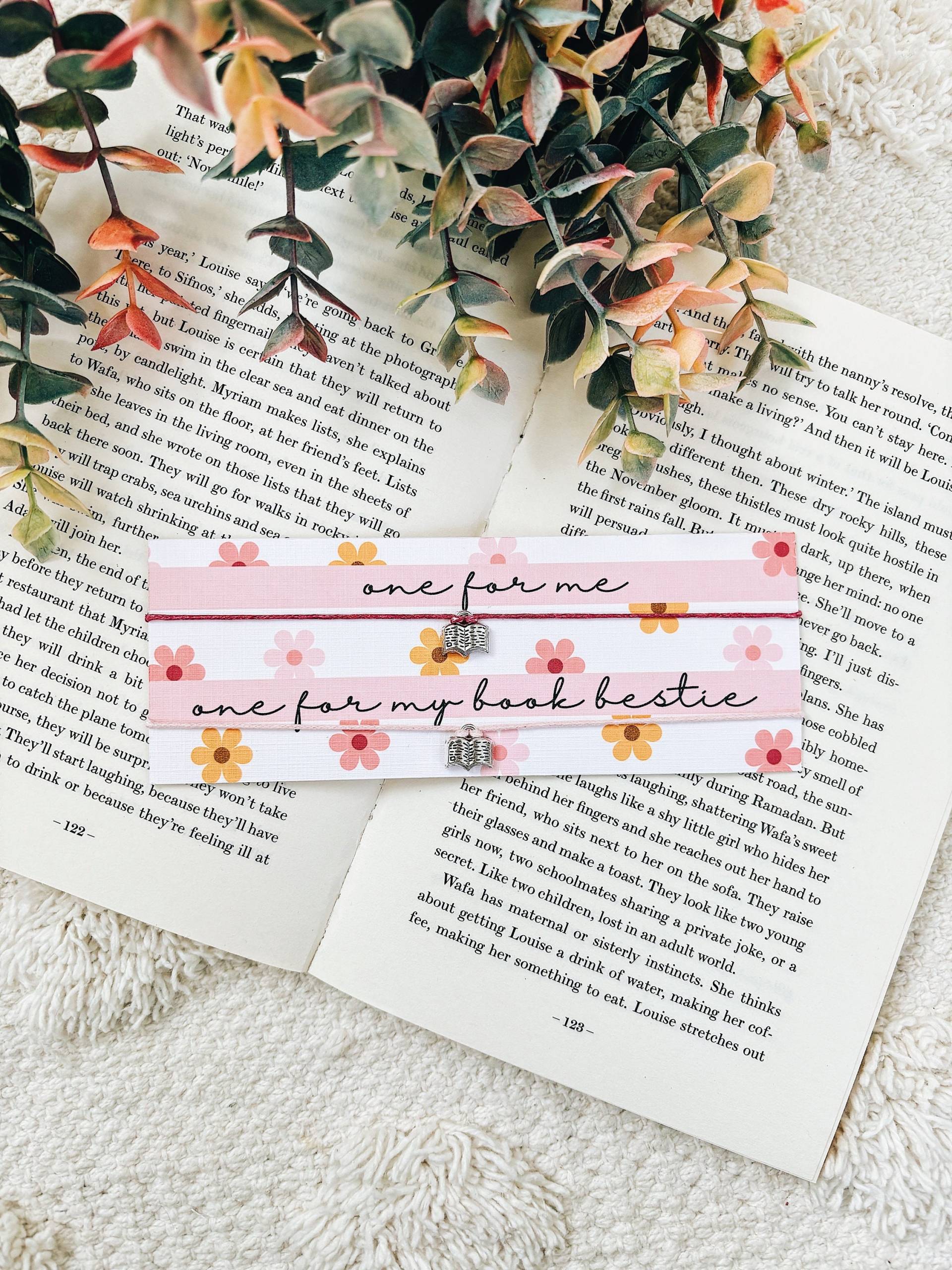 Buch Bestie Freundschafts Armband | Bücherwurm Bettelarmband Lesezeichen Girlie Geschenk Buch-Liebhaber-Geschenk von TheWildflowerinBloom