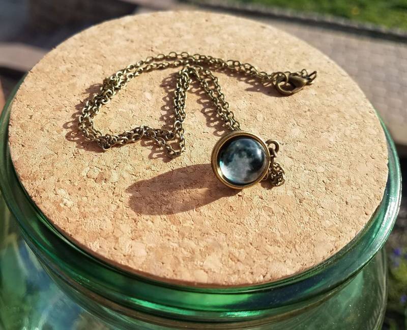 Doppelseitige 3D Mond Halskette von TheWiltedQuill