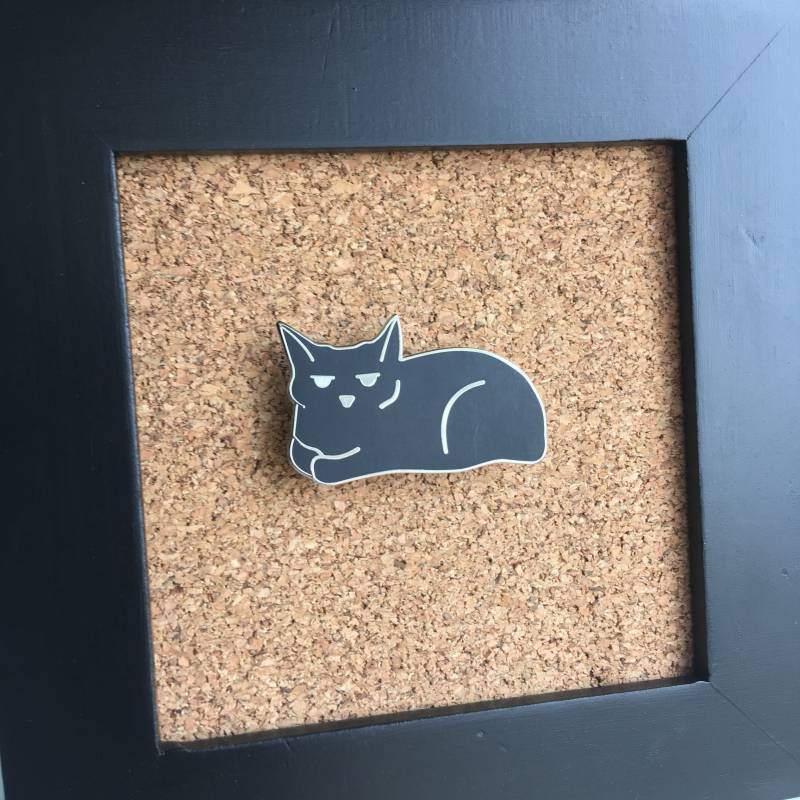 Schwarze Katze/Crabby Kitty Emaille Pin von TheWindsNocturne