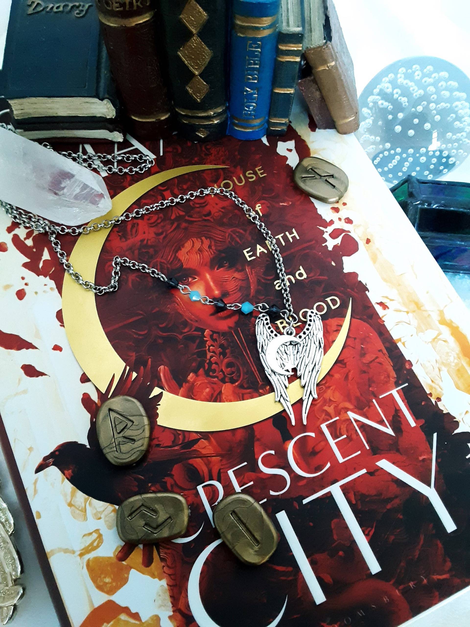 Crescent City Inspirierte Halskette Crescent City Inspirierte Halskette von TheWindwardMerchant