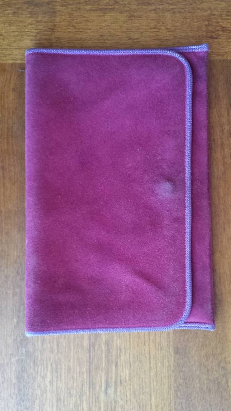 Super Violet Weiche Wildleder Clutch Super Violet Weiche Wildleder Clutch von TheWishingWardrobe