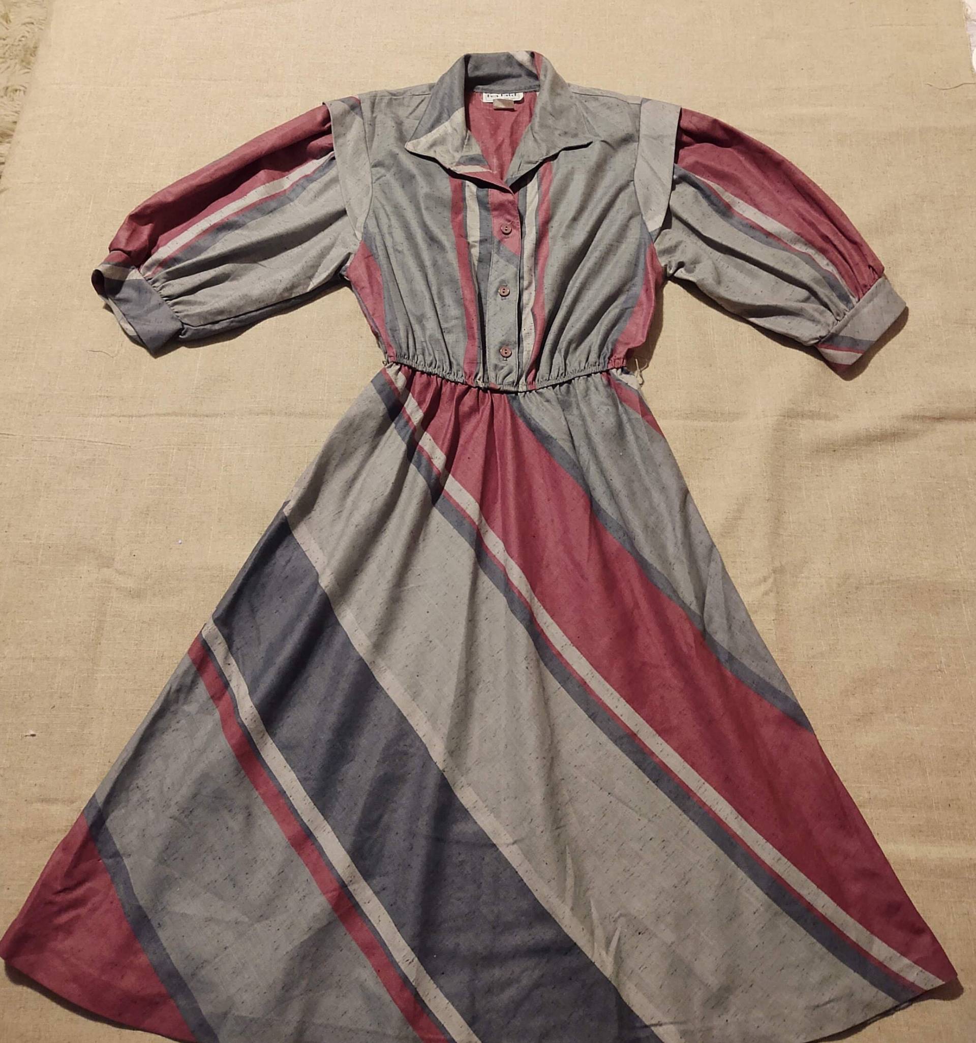 Vintage Weiche Moderne Kleid Eckige Farbe Blockstreifen Größe S/M Vintage Weiche Moderne Kleid Eckige Farbe Blockstreifen Größe S/M von TheWishingWardrobe