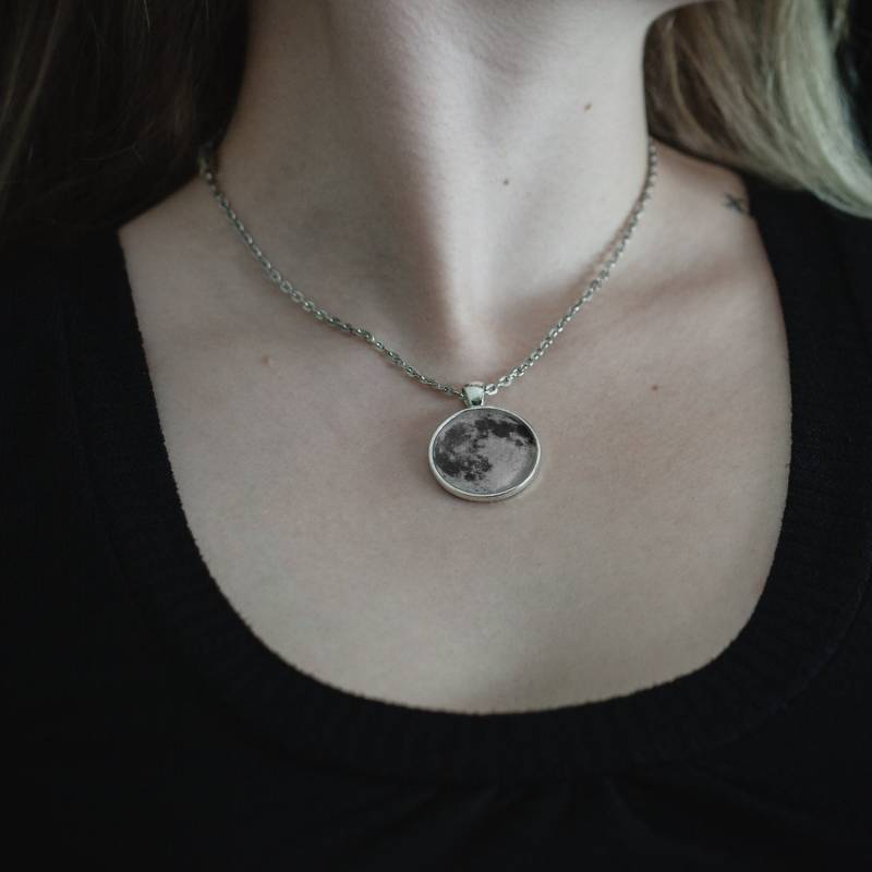 Vollmond 1" Runde Anhänger Auf 16" Halskette von TheWitchsHollow
