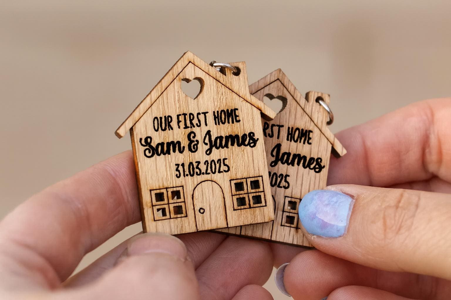 Unser Erstes Zuhause Schlüsselanhänger Mit Gravur, Einweihungs-Schlüsselanhänger, Umzugsgeschenk, Für Sie Und Ihn von TheWoodLookGifts