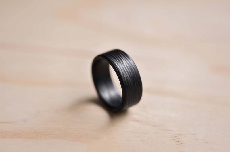 Handgefertigte Karbonfaser Ring Schwarzer Ehering | 7 Mm von TheWoodenCircleCo