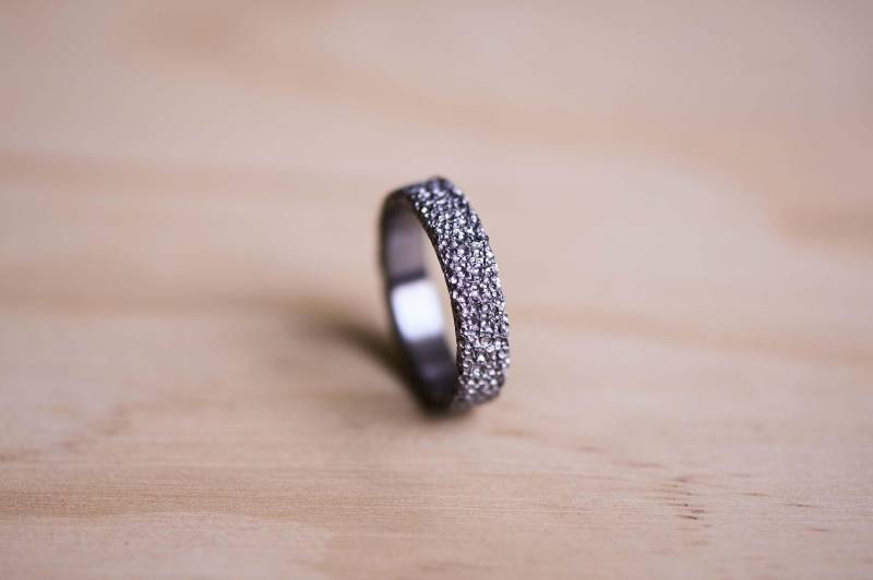 Tantaler Ehering Aus Vulkangestein Dunkelgrauer Ring von TheWoodenCircleCo
