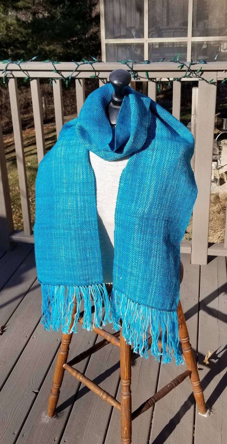 Aqua Variegated Handgewebter Schal Aqua Variegated Handgewebter Schal von TheWoodenLooms