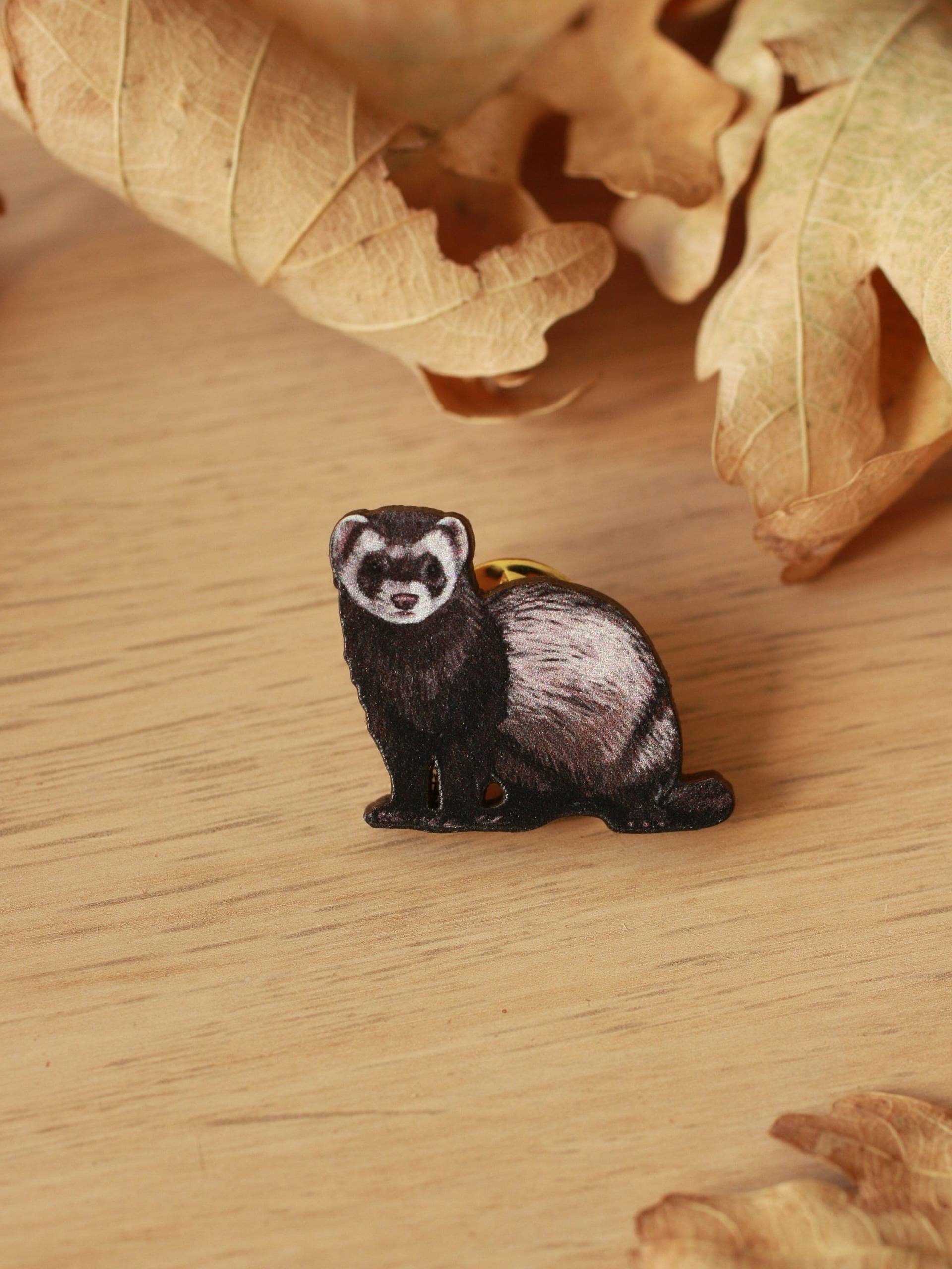 Frettchen Pin - Brosche Marder Geschenk Hermelin Holz Anstecker Für Besitzer von TheWoodsofWonder