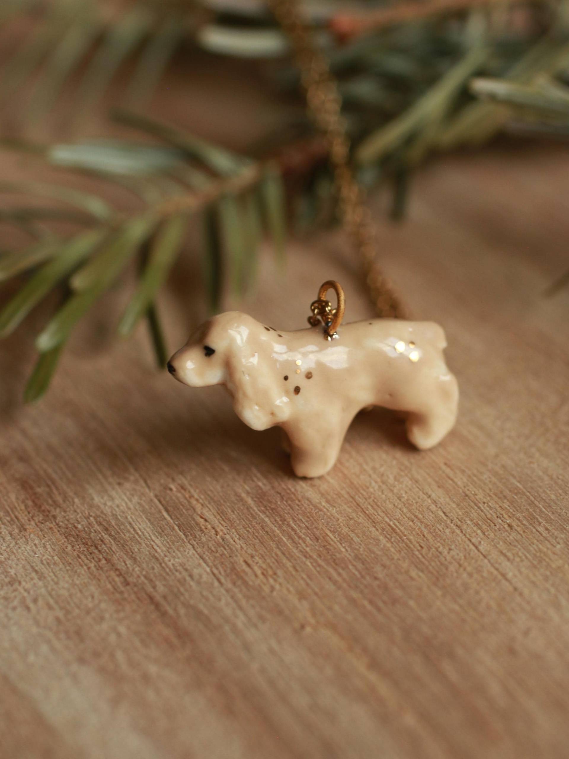 Keramik Spaniel Halskette - Handgemachter Anhänger Niedlicher Hund Schmuck Kleiner Brauner Charme Hundebesitzer Geschenk Cottagecore von TheWoodsofWonder