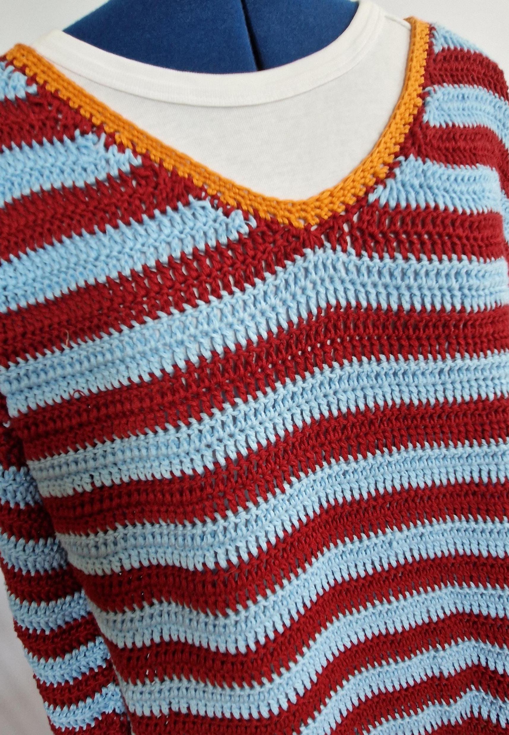 Gehäkelter Sommerpullover in Blau Und Weinrot Mit Ballonärmeln Kastenform Aus Baumwolle Orangenen Akzenten von TheWoollyWay