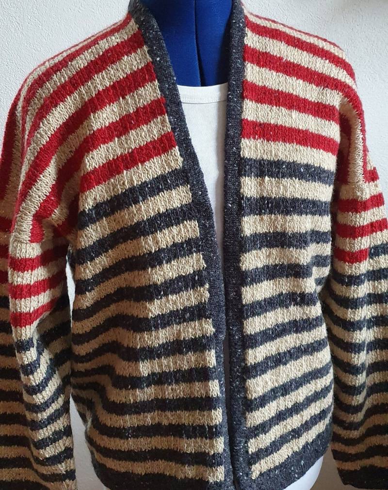 Gestrickte Jacke Mit Blockstreifen in Grau, Beige Und Rot, Aus Reiner Schurwolle Mohair, Größe 40 Patentmuster Warm Kuschelig von TheWoollyWay