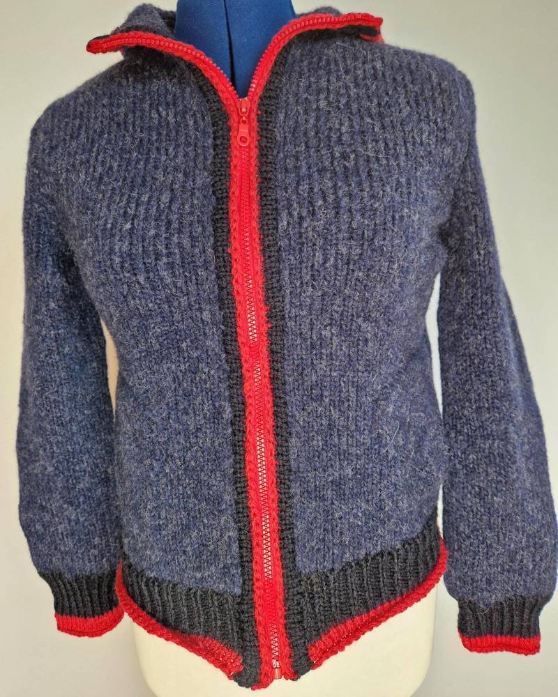 strickjacke Mit Kapuze Und Taschen Reißverschluss in Dunkelblau Aus Rowan-Wolle Alpaka Größe 38 von TheWoollyWay