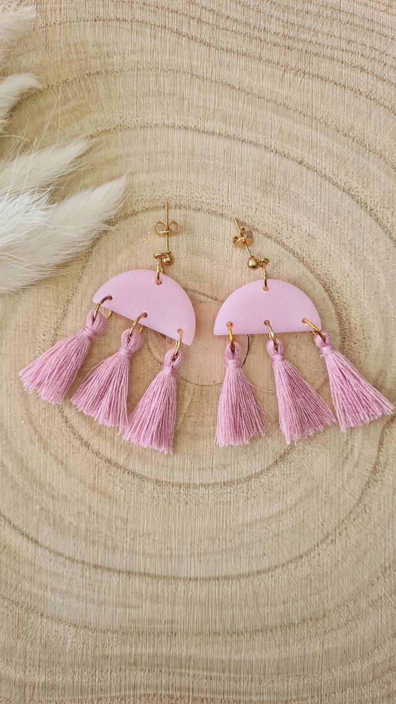 Handmade Pink Boho Earrings With Tassels | Handgefertigte Rosa Boho-Ohrringe Mit Quasten von TheYellowWeaver