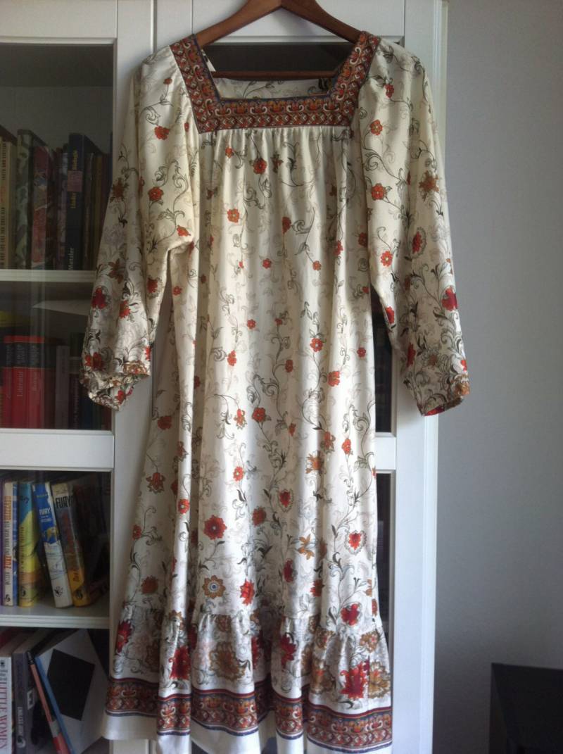 Boho Amazing 1970's Maxi Dress Beautiful Flower Pattern & Colours Size S, M, L Boho Amazing 1970's Maxi Dress Beautiful Flower Pattern & Colours Size S, M, L von TheYesteryear