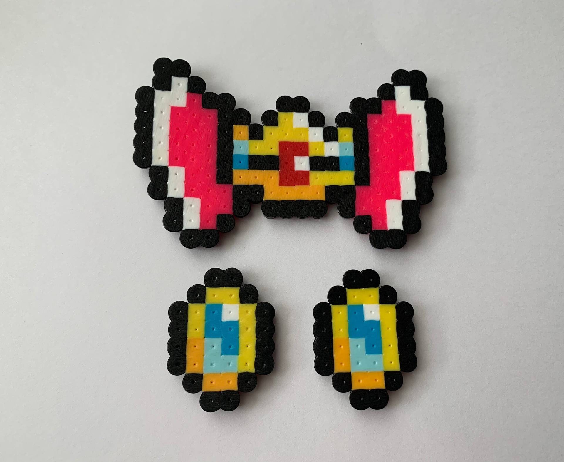 Super Mario Bro Es Princess Peach Hair Bow & Button Set Super Mario Bro Es Princess Peach Hair Bow & Button Set von TheZombshop