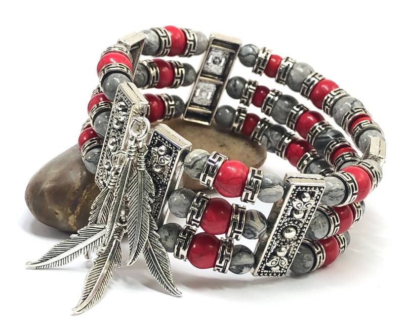 Perlen Manschetten-Armband Für Männer Frauen, Rot Und Grau Schmuck, Geschenk-Ideen Ihn Her von TheaDesignConcepts