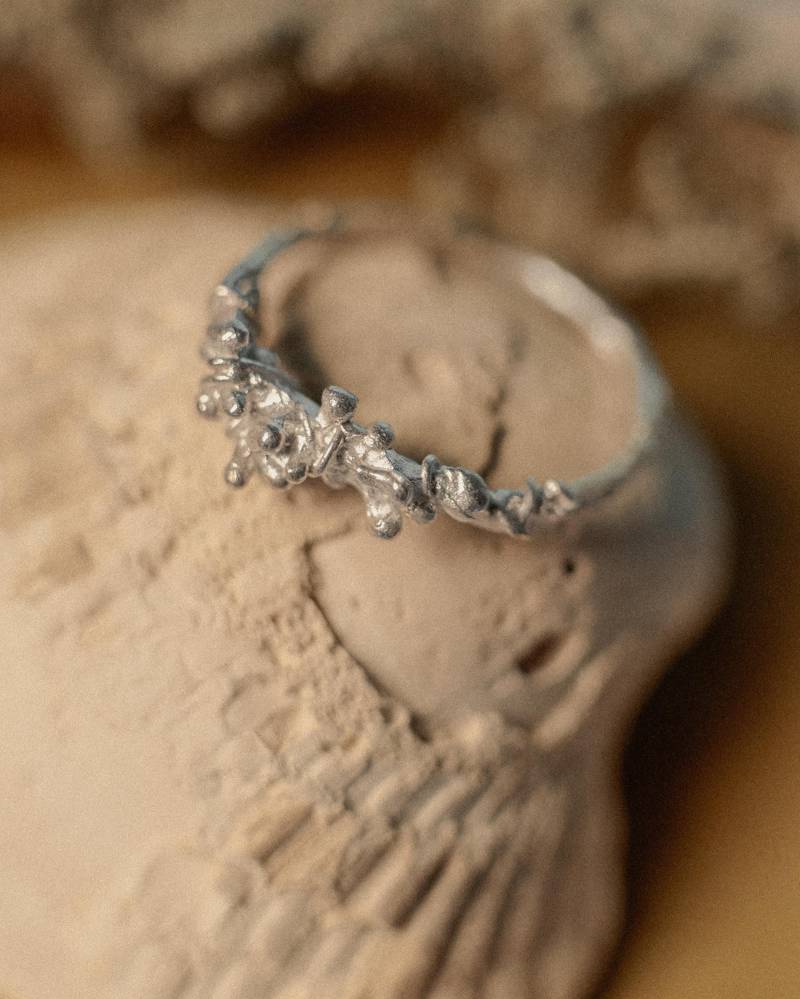 Silberner Ring Mit Algenmotiv von THEAstudioworks