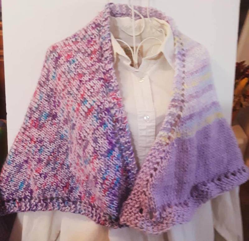 Lila Patchwork Frühlingsschal Lila Patchwork Frühlingsschal von Thecolorfulknitter