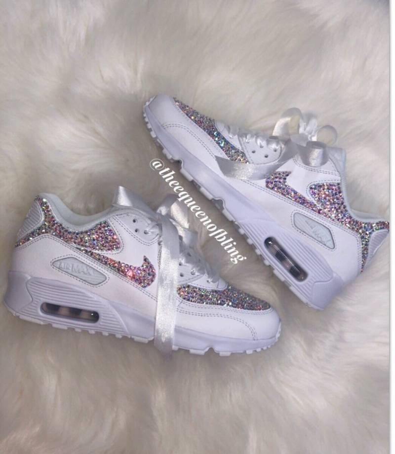 Custom Air Max 90 Weiße Sneakers Mit Swarovski Kristallen Custom Air Max 90 Weiße Sneakers Mit Swarovski Kristallen von TheeQueenOfBling