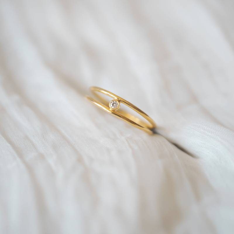 Minimal Diamant Solid Gold Verlobungsring, Moissanite Versprechen Ring, Brautjungfer Geschenk, Ehering, 10K-14K Ring von Thekamyajewels