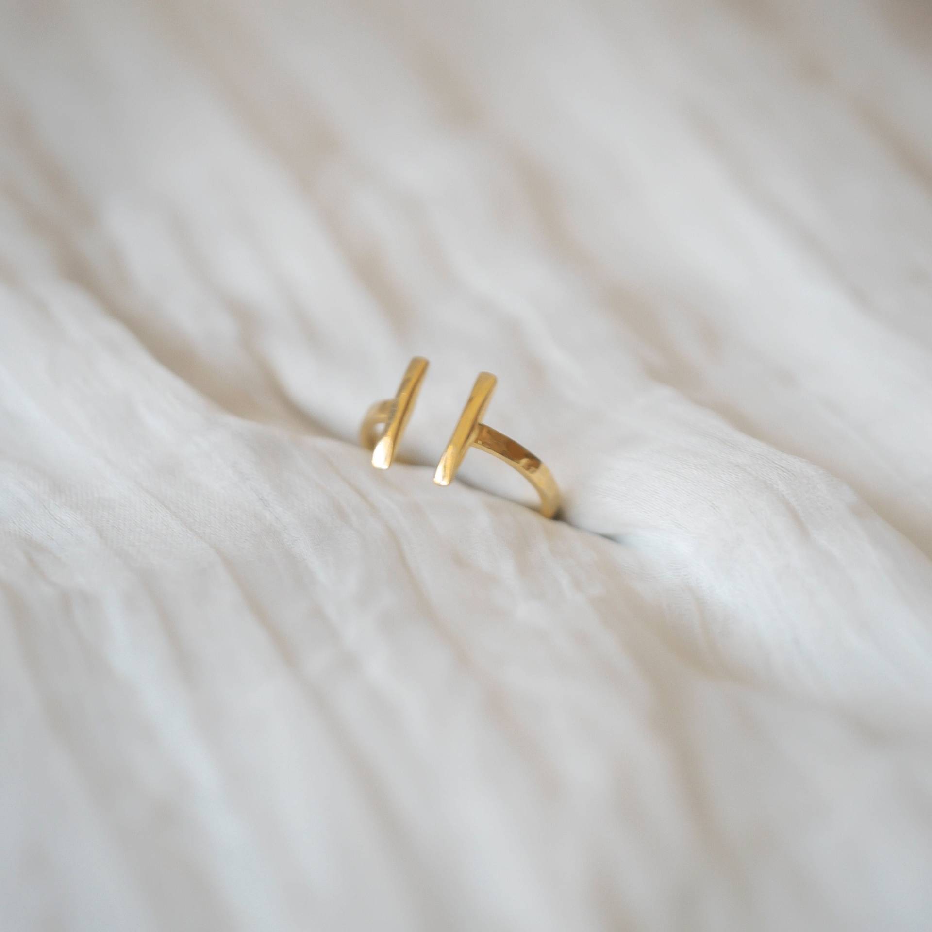 Offener Gehämmerter Goldring, Stapelbarer Goldbarrenring, 10K-14K Zierlicher Stapelring Für Sie, Handgemachter Ring 14K Gold von Thekamyajewels