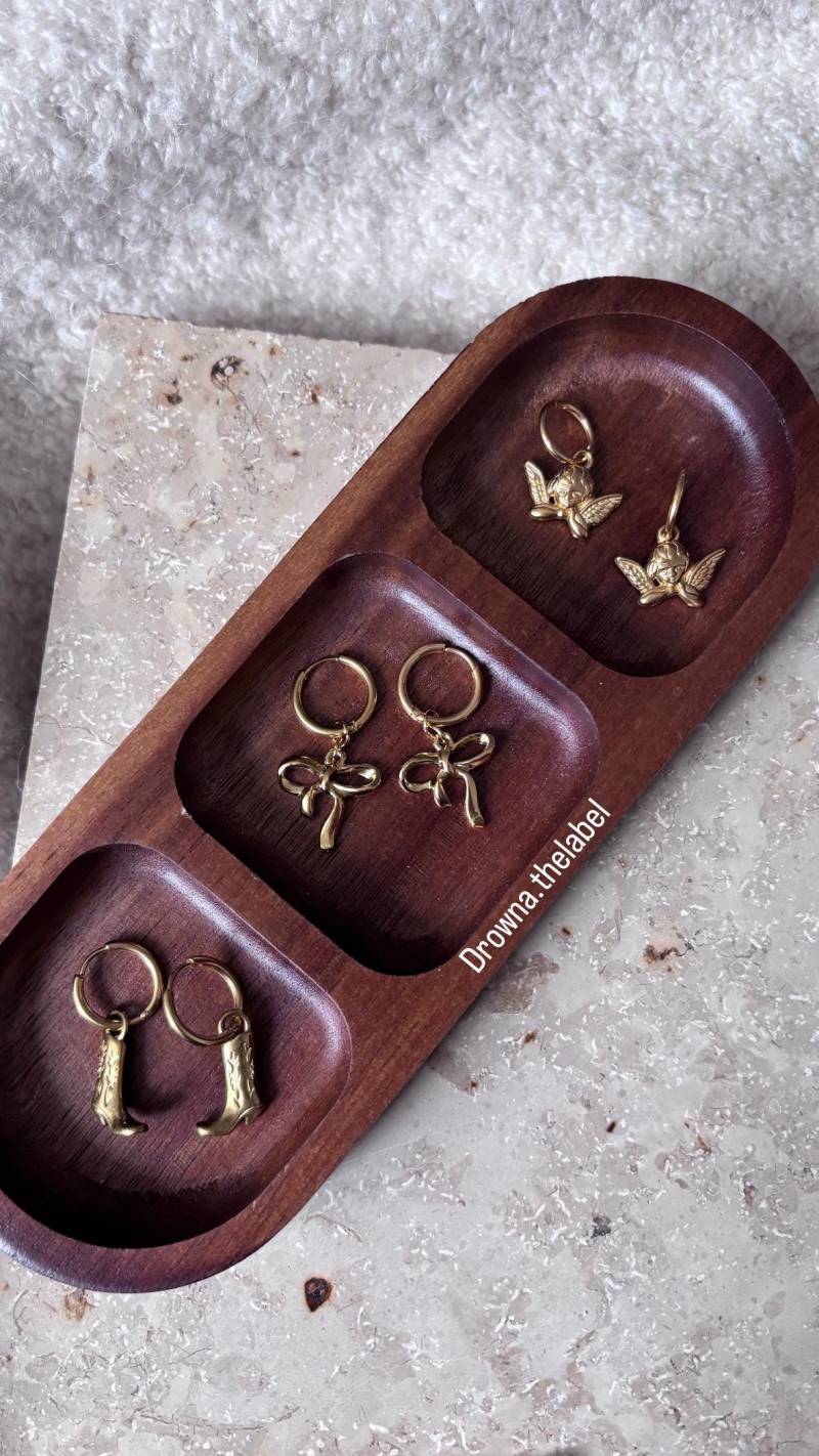 Edelstahl Vergoldet Creolen Mit Anhänger Cowboyboot Schleife Oder Engel von ThelabelDrowna