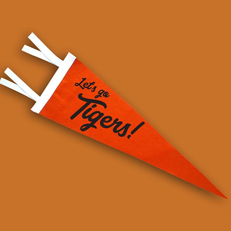 Mittelgroße Filzwimpelkette Let's Go Team Name von Thelettermanco