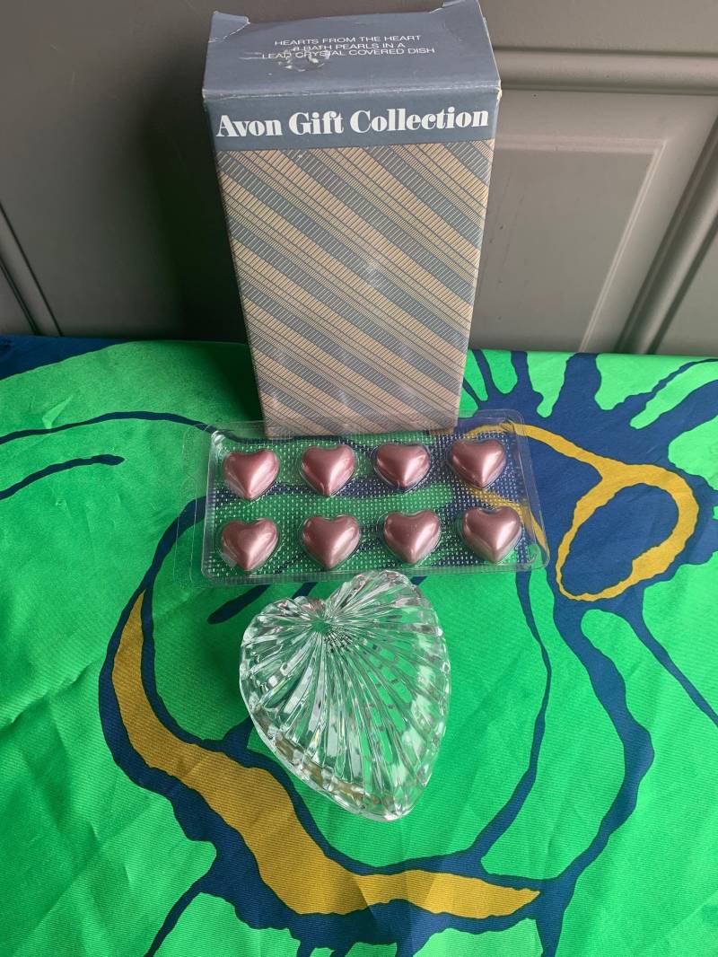 Nib Vintage Avon Herzen Aus Dem Blei Kristall Bedeckt Schale Mit 8 Bad Perlen Nib Vintage Avon Herzen Aus Dem Blei Kristall Bedeckt Schale Mit 8 Bad Perlen von ThelmasTreasuresShop