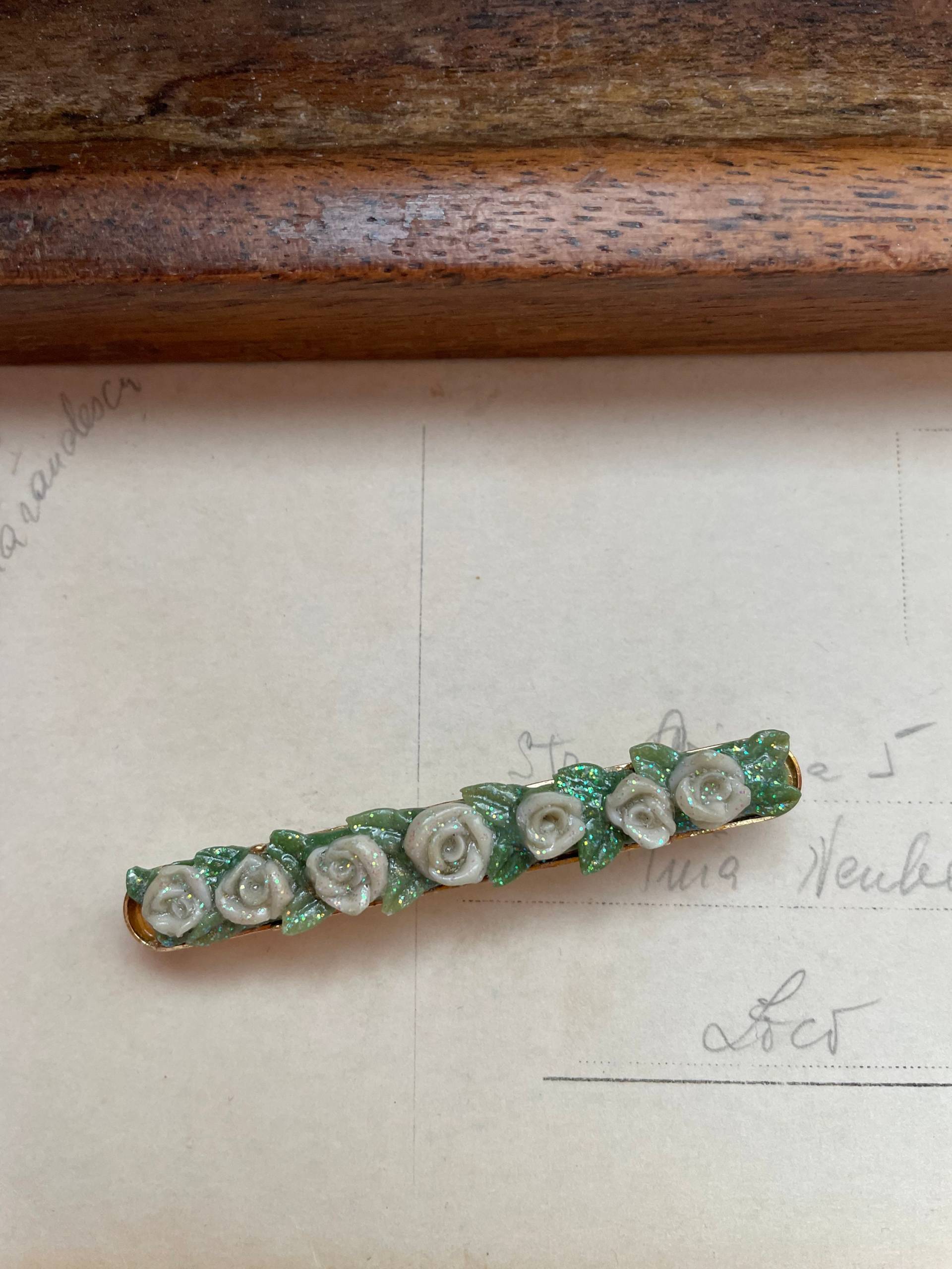 Vintage 1950Er Jahre Porzellan Brosche | 50Er Blumen Rosen & Goldfarbene Vintage 1950Er Jahre Porzellan Brosche | 50Er Blumen Rosen & Goldfarbene von Themagicstories