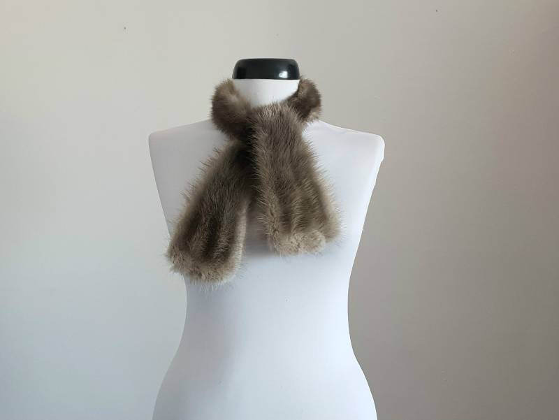 Vintage Grau Nerz Kragen Fell Schal Vintage Grau Nerz Kragen Fell Schal von Themagicstories