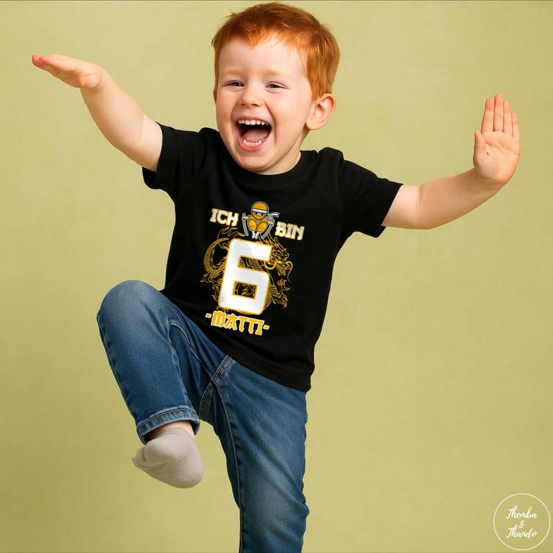 Personalisiert 6. Geburtstag Junge | Geburtstagsshirt Sechster Geschenk Geschenkidee 6 Jahre Ninja Motiv Kinder T-Shirt von ThembaUndThando