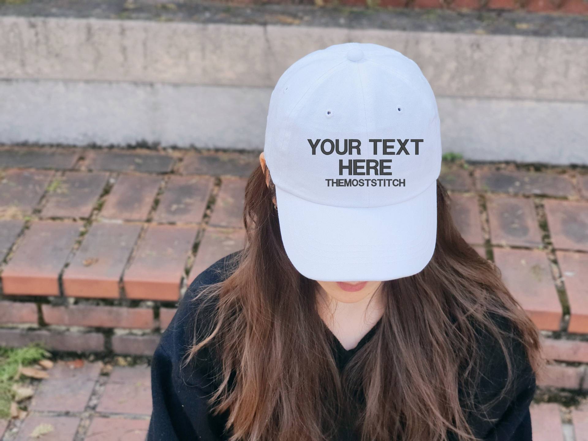 Gestickte Weiße Baumwollmütze Personalisierte Initialmütze Gestickte Weiße Baumwollmütze Personalisierte Initialmütze von ThemostStitch