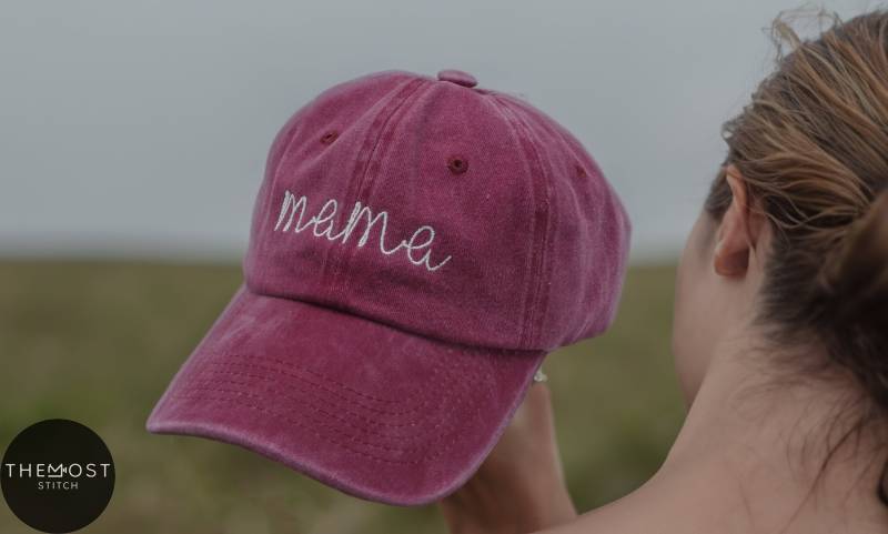 Mama Gestickter Hut Personalisierte Anfangsballmütze Mama Gestickter Hut Personalisierte Anfangsballmütze von ThemostStitch