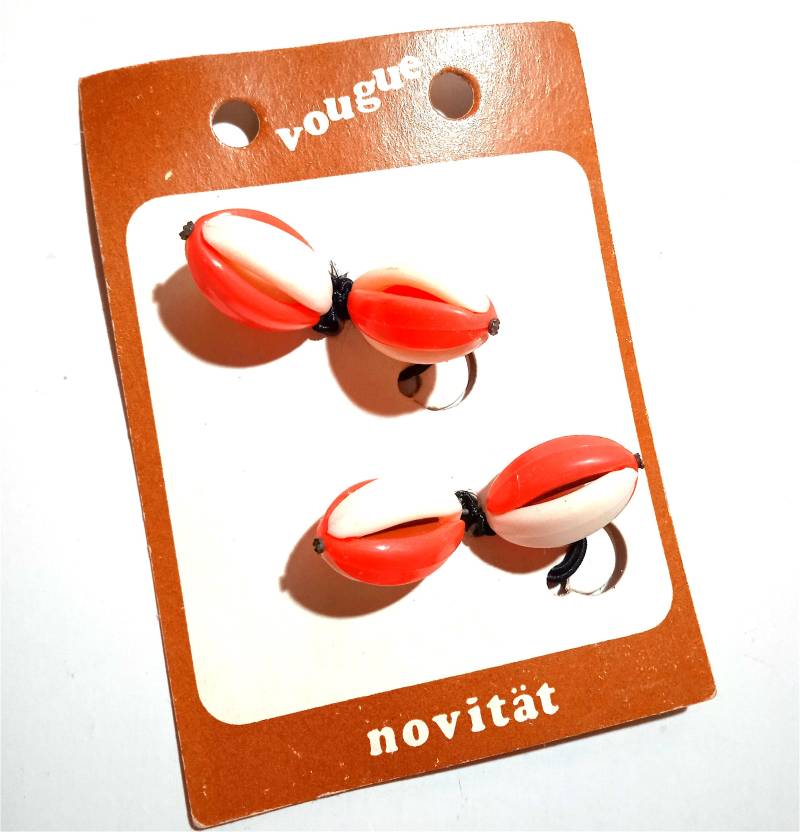 Vougue Novitat 60Er Jahre Deutschland Schöne Kunststoff Pferdeschwänze Weiß Und Rot - Haargummis Codes Neu Kawaii von ThemyciaManu