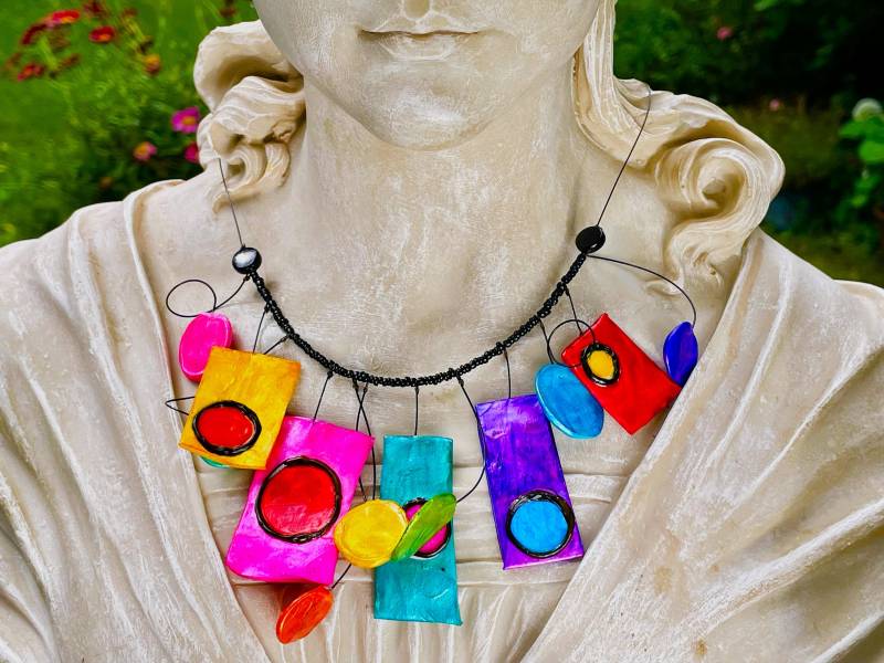 Collier Colombina Unikat 12 Modellierte Vierecke Und Runde Scheiben Hauchdünn Verspielt Handbemalt Kunterbunt-Schwarz von TheobaldSchmuck