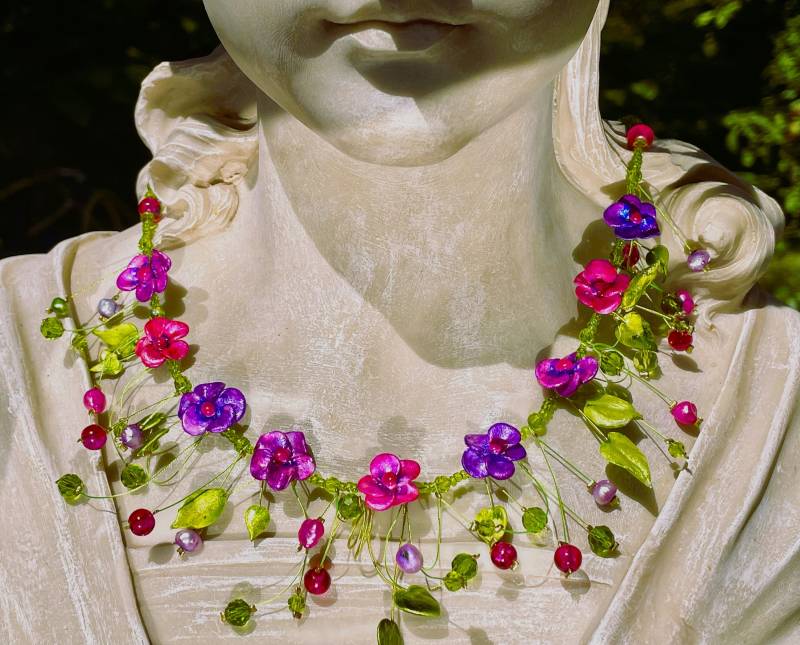 Collier Lila - Pinke Blümchen Unikat Modellierte Blüten Und Blätter Handbemalt von TheobaldSchmuck
