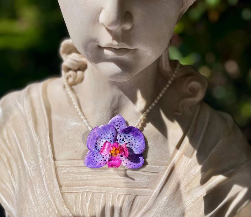 Collier Orchidee Lila Groß Unikat Modellierte Blüte Handbemalt Mit Süßwasserperlen/Zuchtperlen Collier Orchidee Lila Groß Unikat Modellierte Blüte Handbemalt Mit Süßwasserperlen/Zuchtperlen von TheobaldSchmuck
