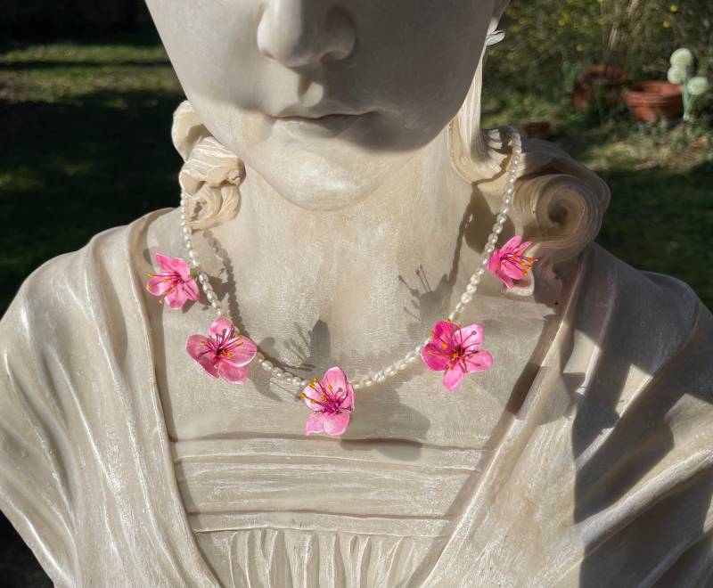 Collier Pfirsichblüten Unikat Modellierte Pfirsichblüten, Naturinspiriert Frühlingstraum Handbemalt Mit Echten Süßwasserperlen Brautschmuck von TheobaldSchmuck