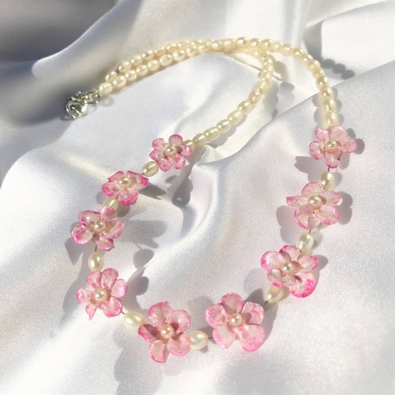 Collier Rosa Blüten Unikat Brautschmuck Modellierte Mit Süßwasserperlen Zart-Rosé von TheobaldSchmuck