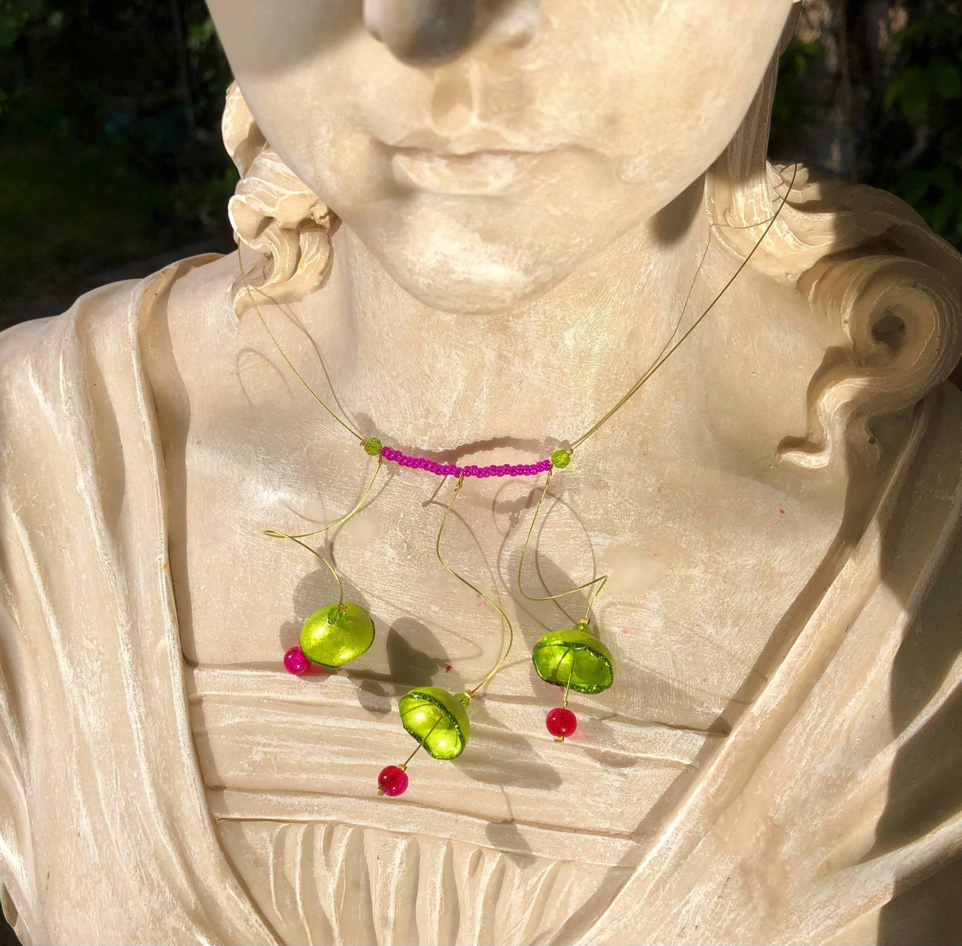 Collier Schüsselchen Grün - Pink Unikat Kette 3 Zarte Schalen Modelliert Leuchtend Handbemalt von TheobaldSchmuck