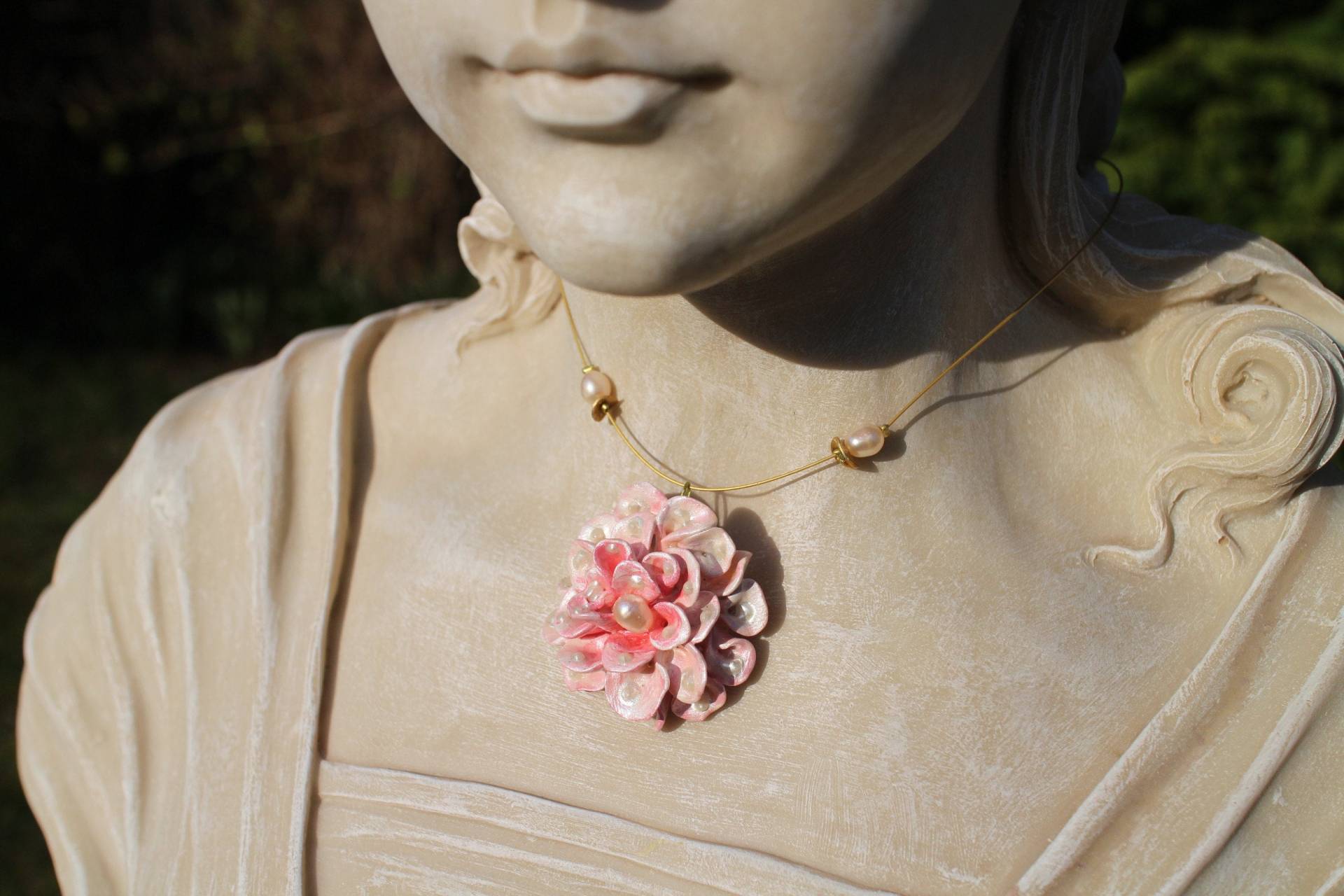 Kette Blüte Lachsrosa von TheobaldSchmuck