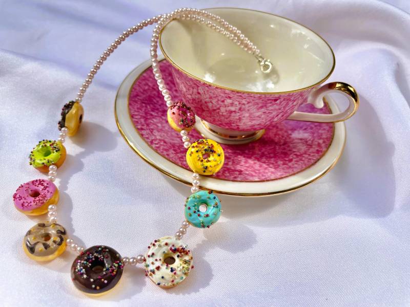 Kette Donuts Unikat 9 Modellierte Donuts Unterschiedlich Bemalt Und Verziert von TheobaldSchmuck