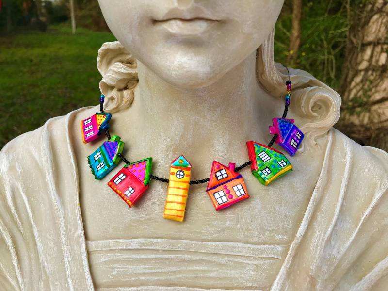 Kette Häuschen Unikat Modellierte Miniaturen Handbemalt Kleine Straße von TheobaldSchmuck