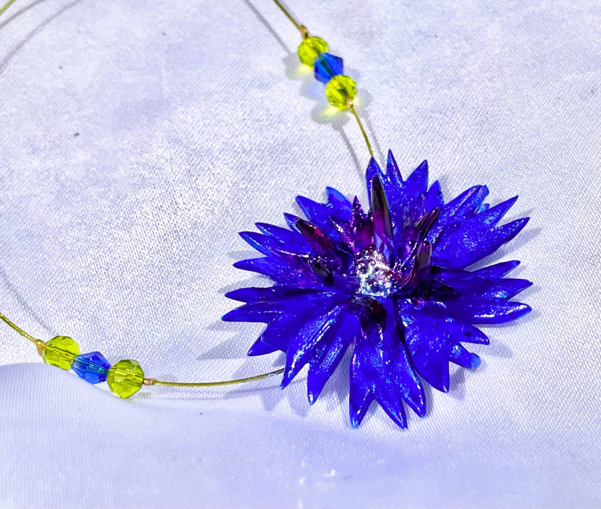 Kette Kornblume Unikat Modelliert Handbemalt Leuchtend Blau Blüte Garten Natur Sommer Feld Korbblütler von TheobaldSchmuck