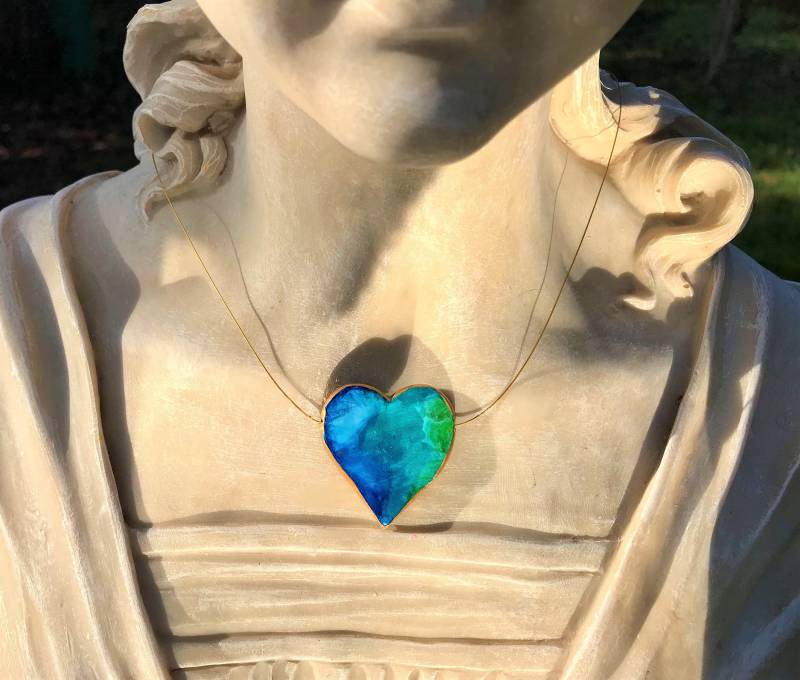 Kette Türkis-Herz Unikat Modelliertes Herz Handbemalt Schimmernd Türkis-Blau-Grün-Gold von TheobaldSchmuck