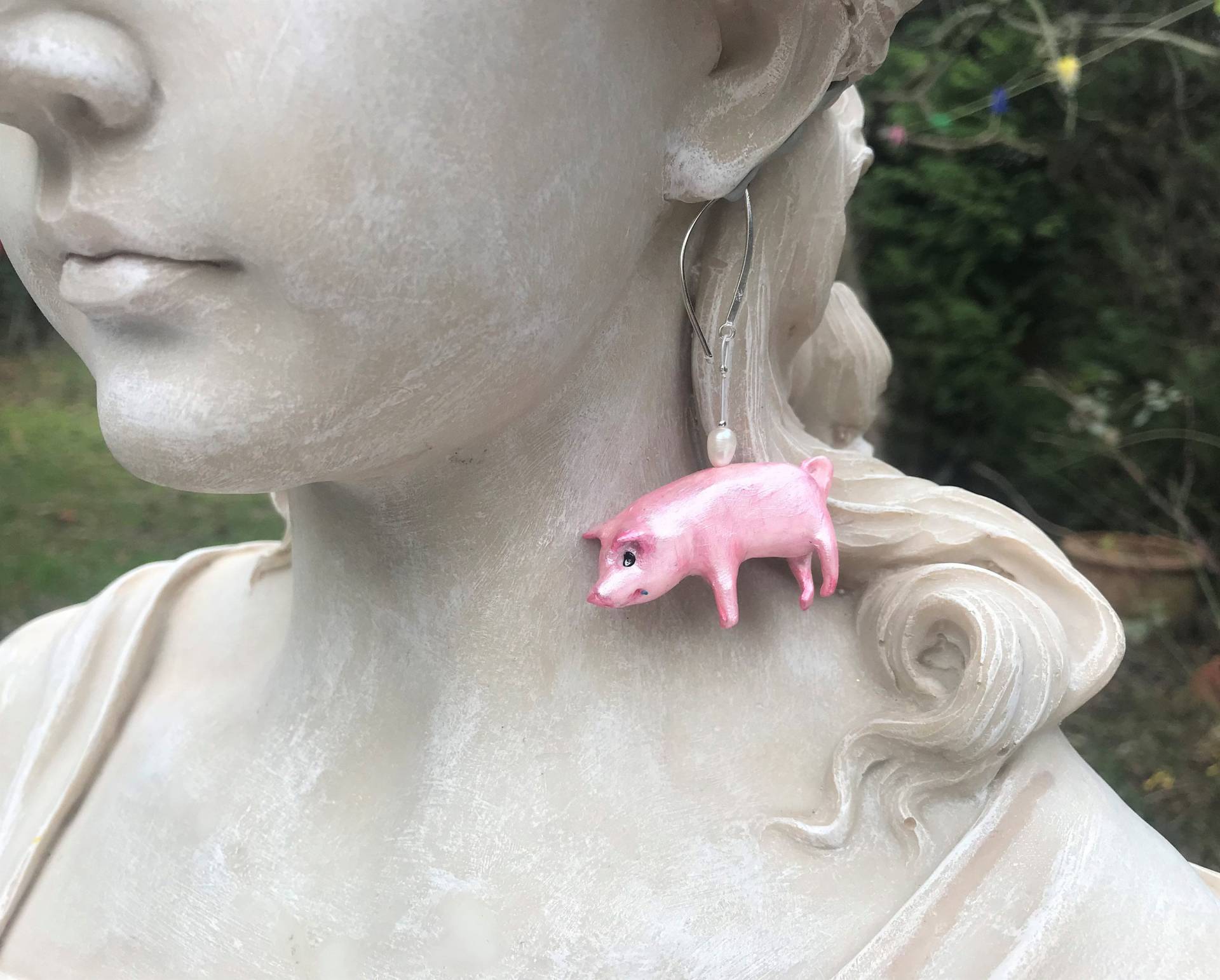 Ohrschmuck Schweinchen Unikat Detailgenau Modellierte Kleine Ferkel Miniaturen Figurinen Handbemalt Mit Ohrhaken Aus 925 - Er Sterlingsilber von TheobaldSchmuck