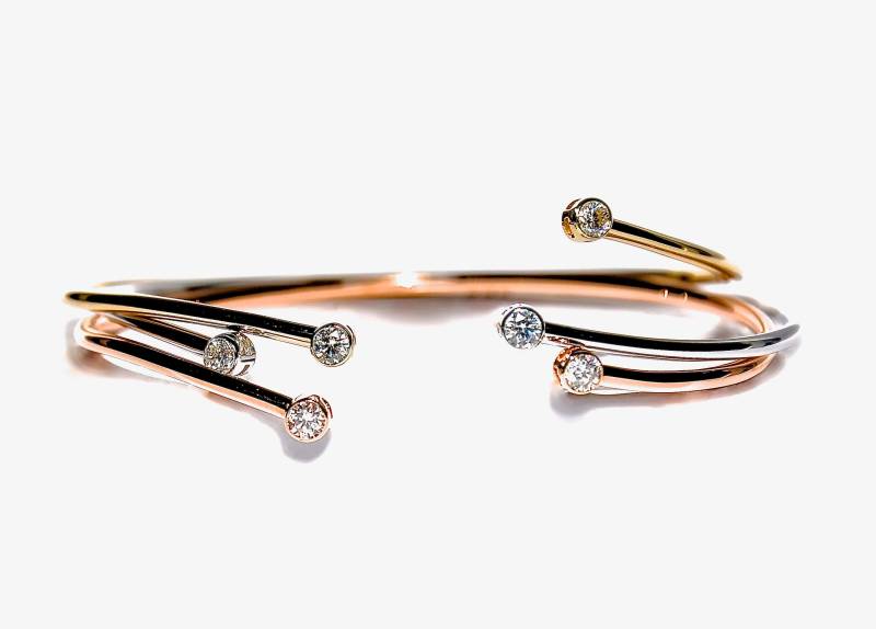 14K Gold Double Diamond Offener Stapelbarer Armreif/Armband von Theodele